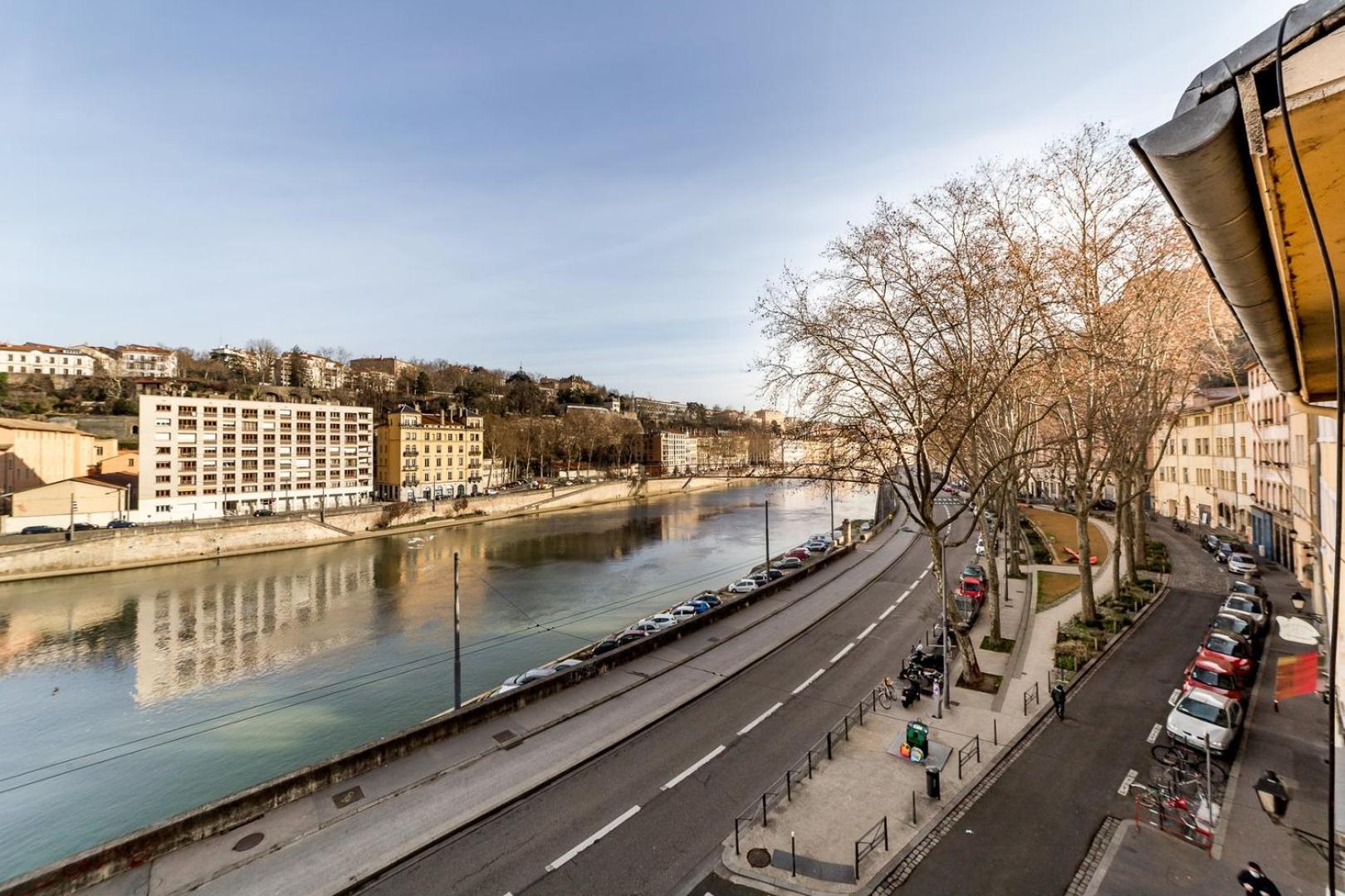 Loft Mezzanine Vue Incroyable Saone Apartment Lyon Bagian luar foto